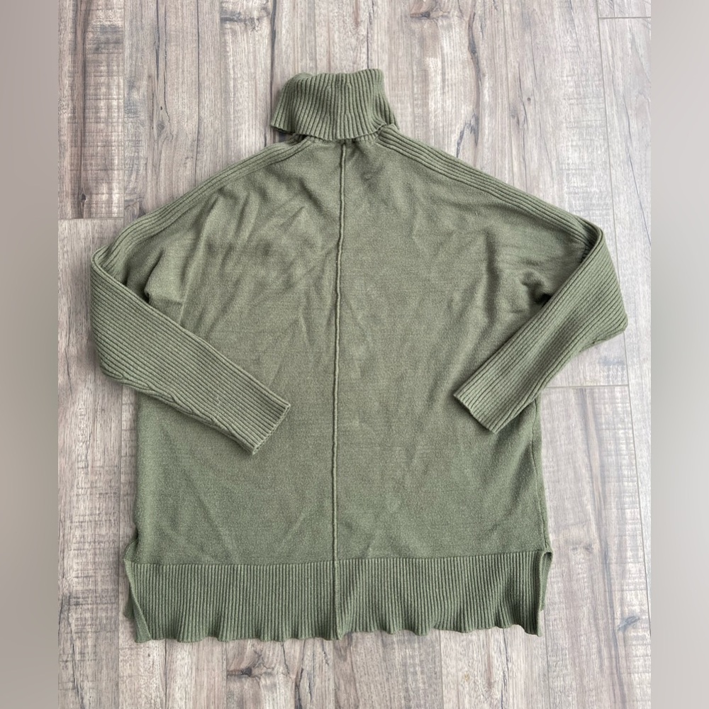 Women’s green XL sweater